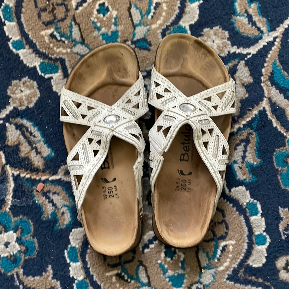 White Birkenstock used sandals size 8 comfy